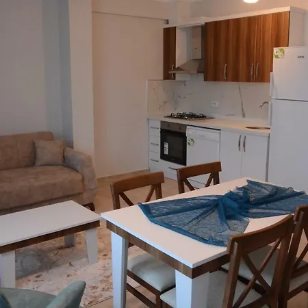 Uc Piramit Butik Apart 3*